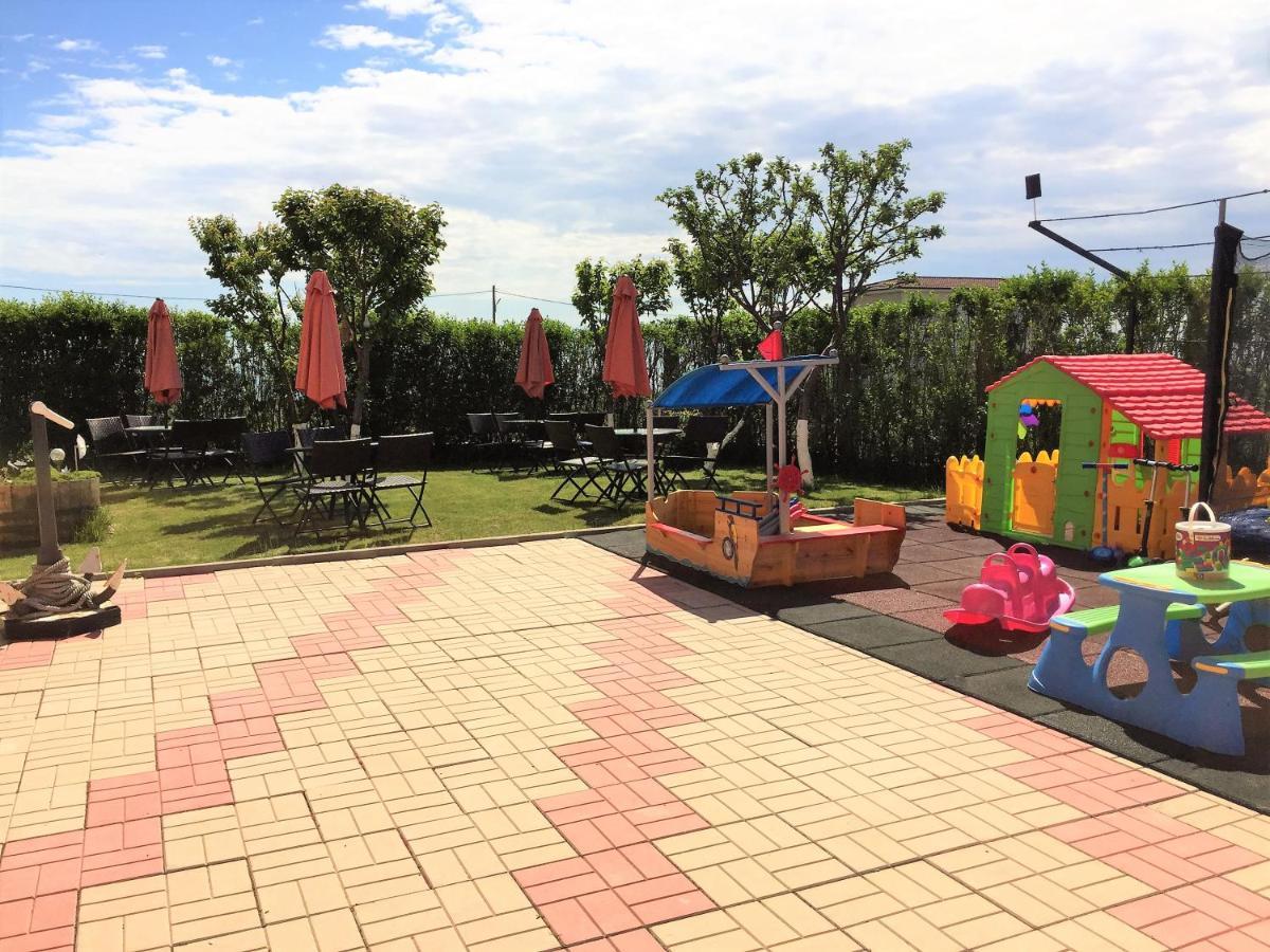 Отель Casa Eden Костинешти Экстерьер фото