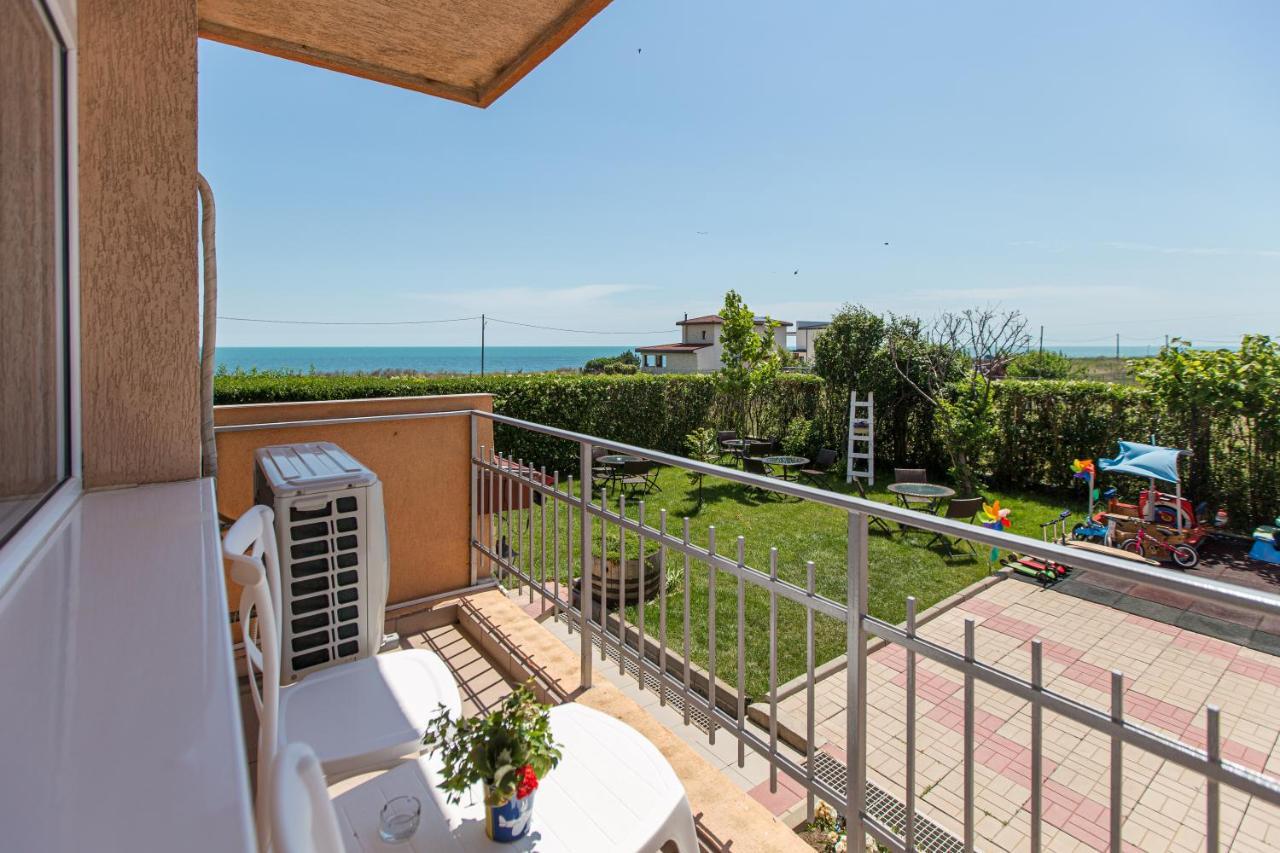 Отель Casa Eden Костинешти Экстерьер фото